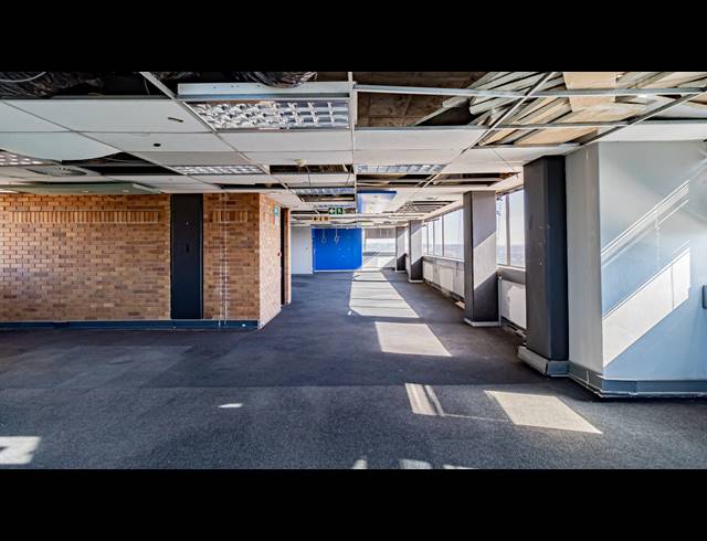 1,100M² OFFICE TO LET IN FERNDALE
